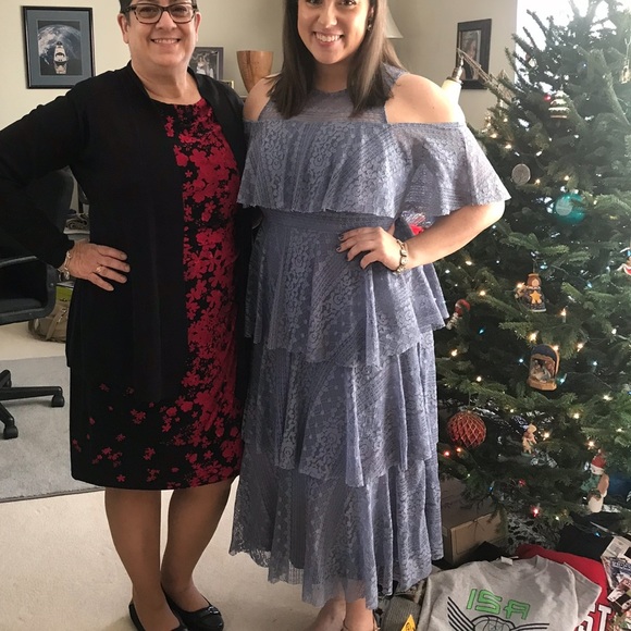 Gianni Bini tiered lace cold-shoulder dress - Picture 16 of 16